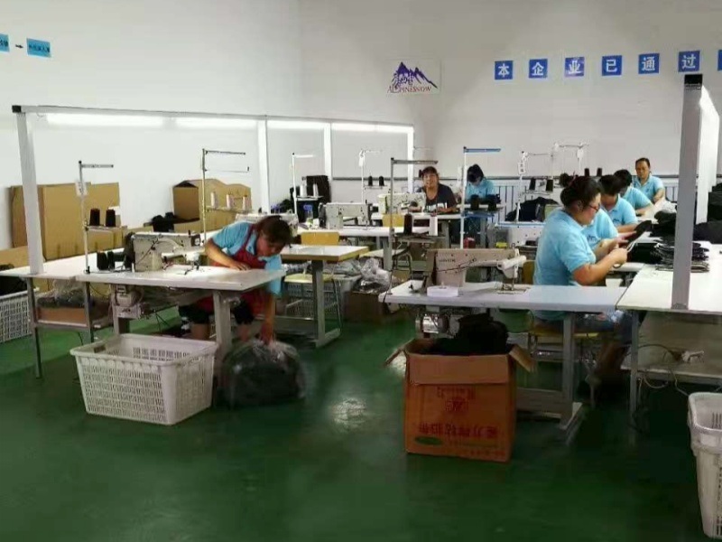 Hebei Zhaoyang Medical Instrument Co., Ltd. linea di produzione del fabbricante